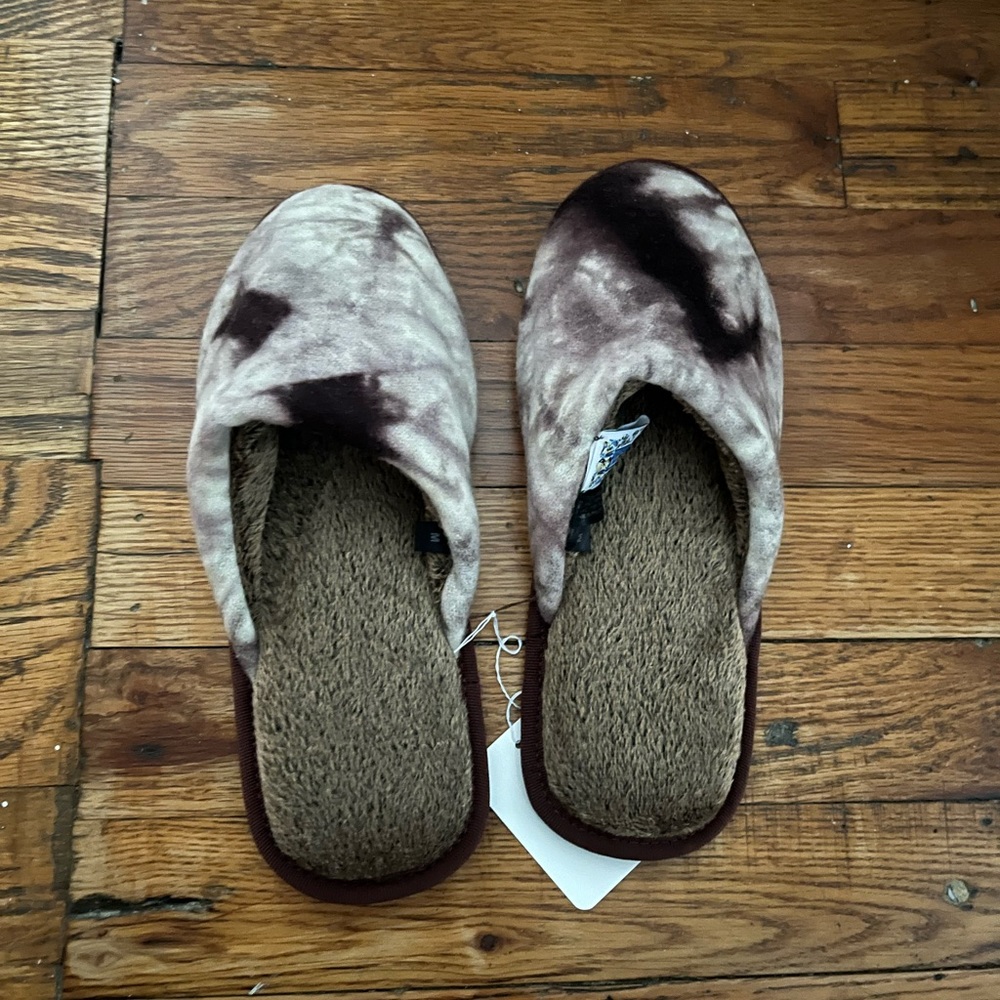 NWT Portolano 100% Wool Slippers, size 6-7